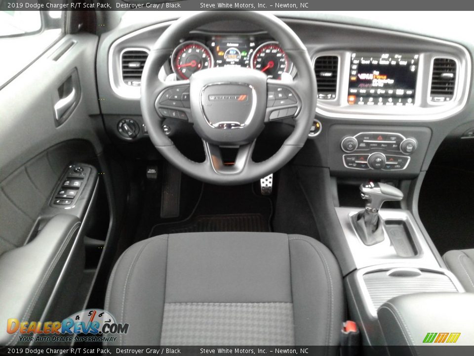Dashboard of 2019 Dodge Charger R/T Scat Pack Photo #33