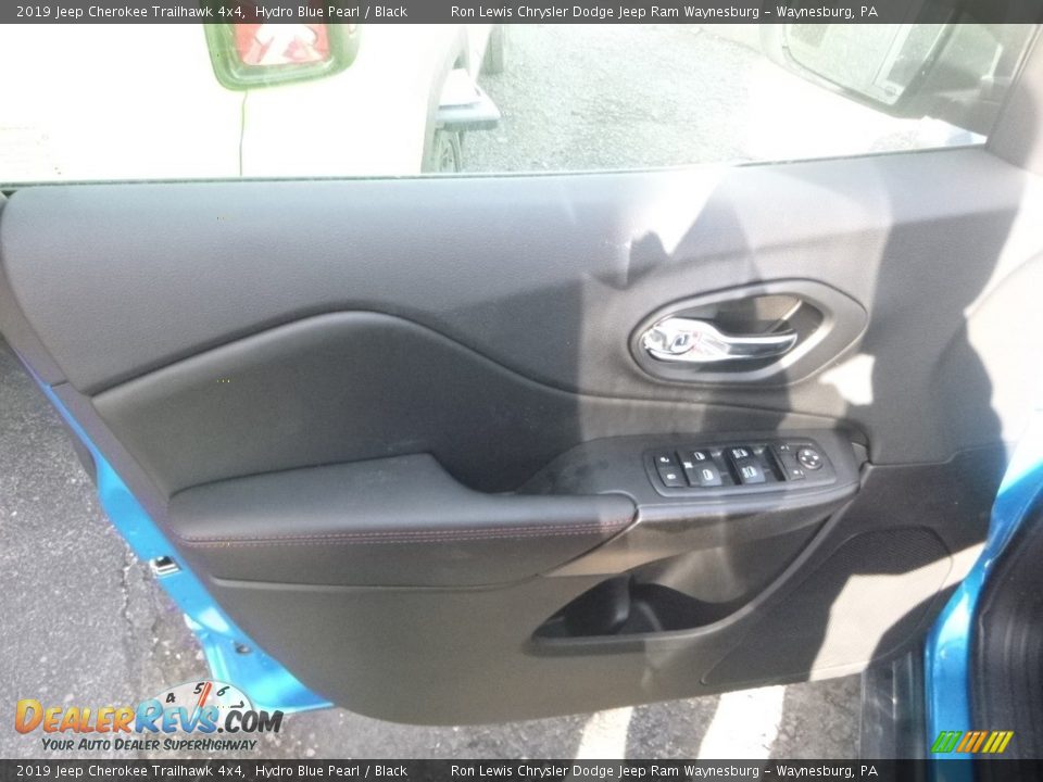 2019 Jeep Cherokee Trailhawk 4x4 Hydro Blue Pearl / Black Photo #10