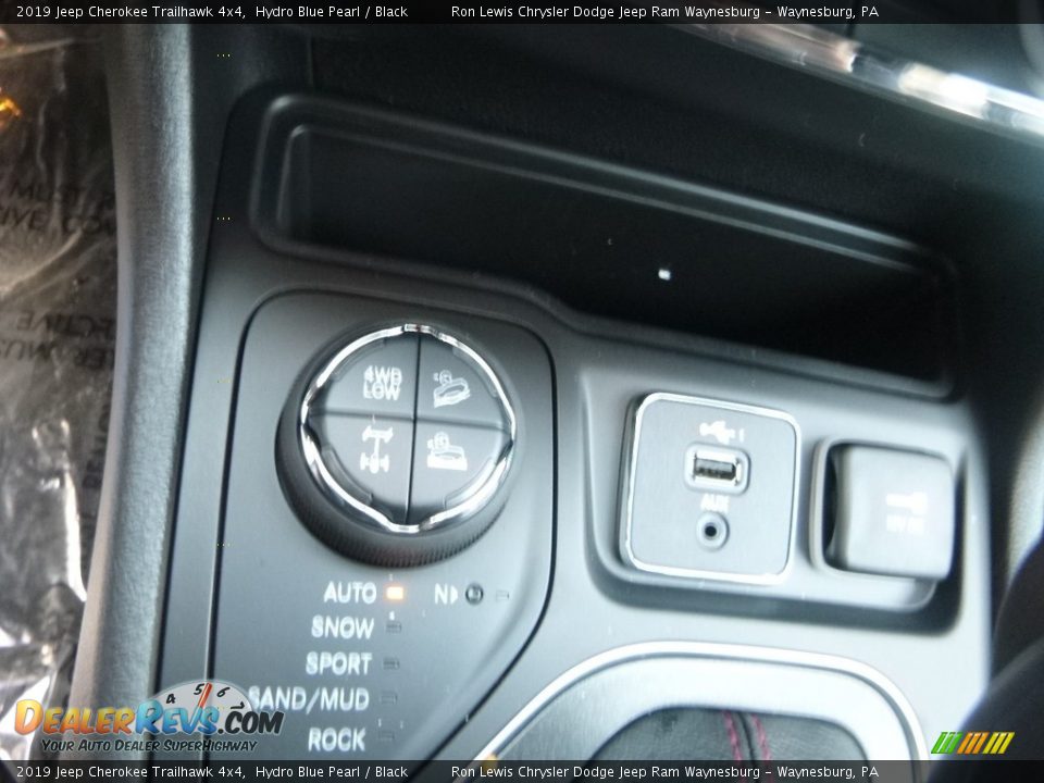 2019 Jeep Cherokee Trailhawk 4x4 Hydro Blue Pearl / Black Photo #18