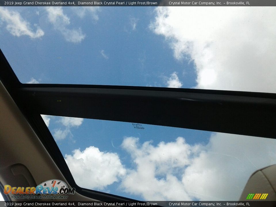 2019 Jeep Grand Cherokee Overland 4x4 Diamond Black Crystal Pearl / Light Frost/Brown Photo #17