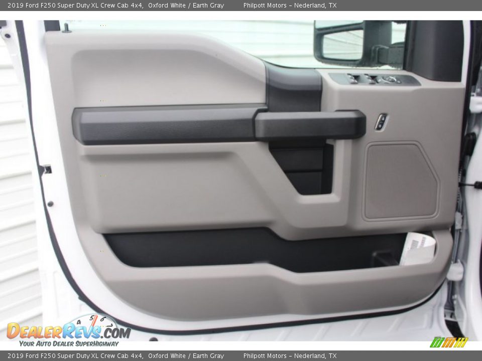 2019 Ford F250 Super Duty XL Crew Cab 4x4 Oxford White / Earth Gray Photo #9