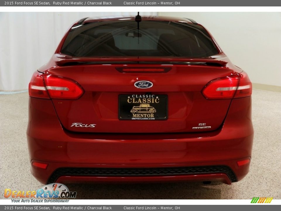 2015 Ford Focus SE Sedan Ruby Red Metallic / Charcoal Black Photo #17