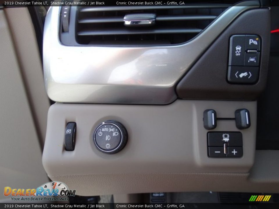 Controls of 2019 Chevrolet Tahoe LT Photo #16