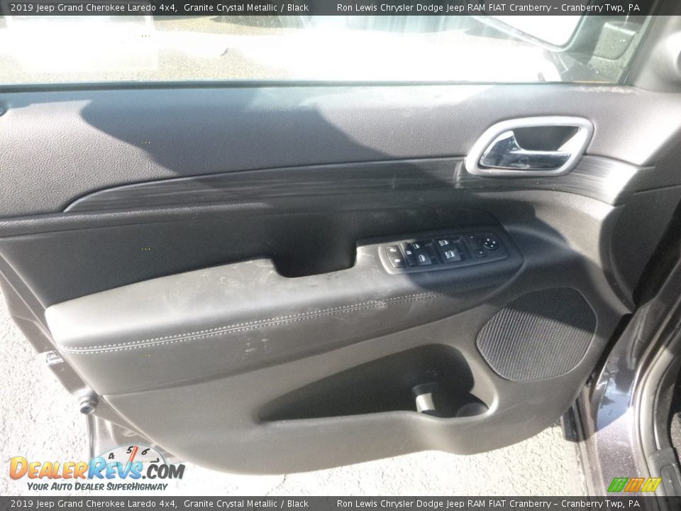 2019 Jeep Grand Cherokee Laredo 4x4 Granite Crystal Metallic / Black Photo #12