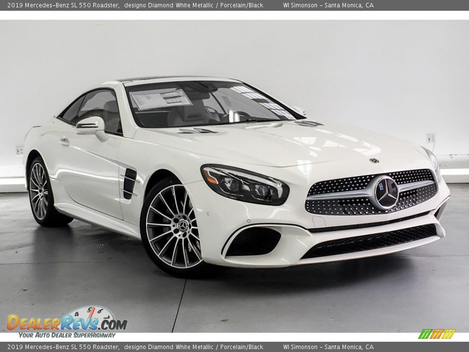 Front 3/4 View of 2019 Mercedes-Benz SL 550 Roadster Photo #12