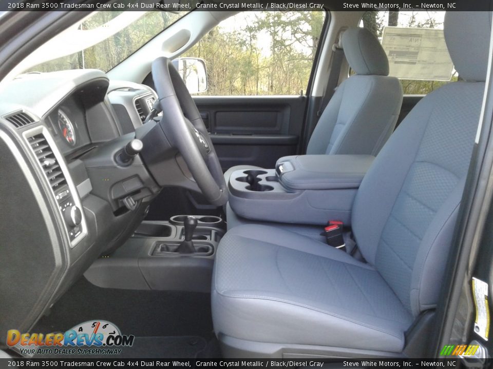 2018 Ram 3500 Tradesman Crew Cab 4x4 Dual Rear Wheel Granite Crystal Metallic / Black/Diesel Gray Photo #10