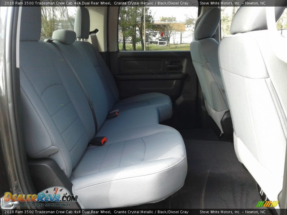 2018 Ram 3500 Tradesman Crew Cab 4x4 Dual Rear Wheel Granite Crystal Metallic / Black/Diesel Gray Photo #13