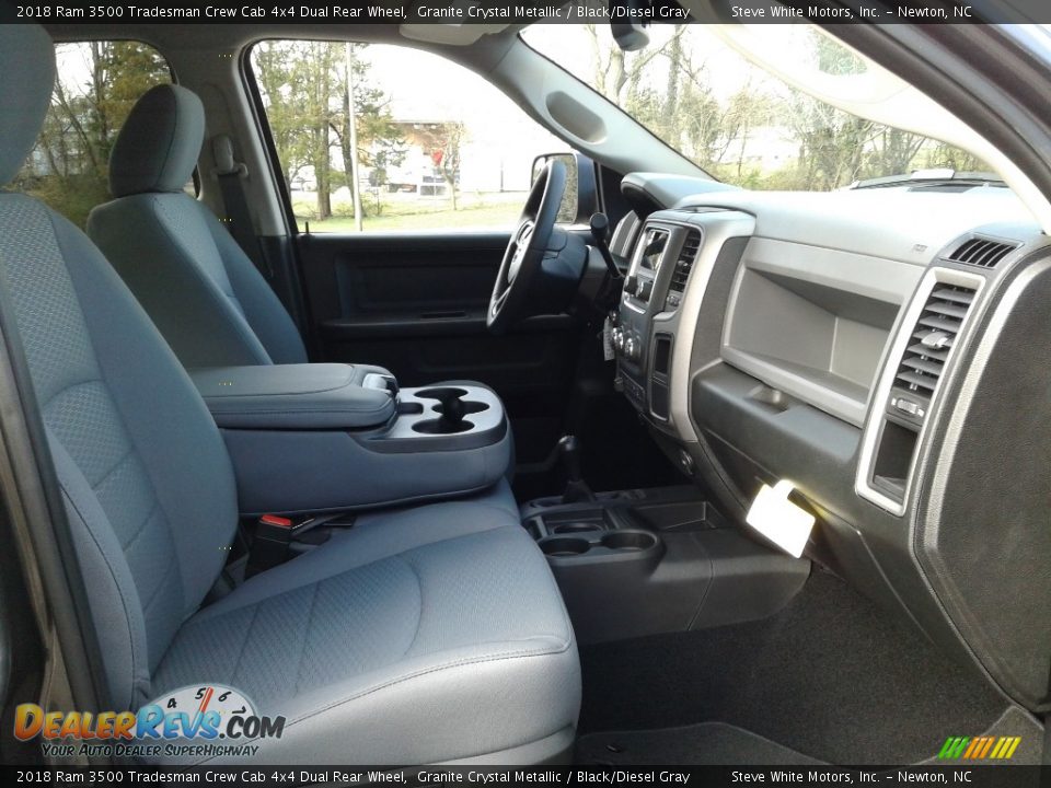 2018 Ram 3500 Tradesman Crew Cab 4x4 Dual Rear Wheel Granite Crystal Metallic / Black/Diesel Gray Photo #14