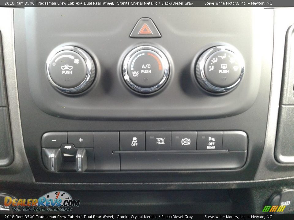 2018 Ram 3500 Tradesman Crew Cab 4x4 Dual Rear Wheel Granite Crystal Metallic / Black/Diesel Gray Photo #20