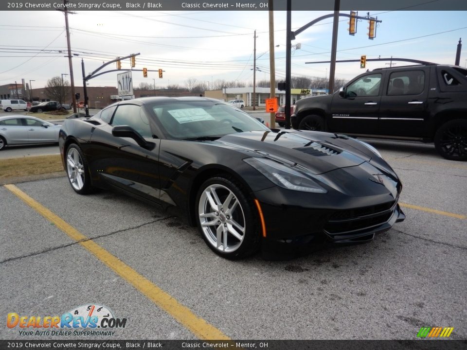 Front 3/4 View of 2019 Chevrolet Corvette Stingray Coupe Photo #3
