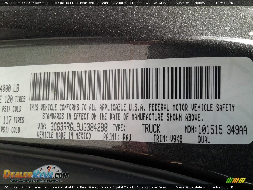 2018 Ram 3500 Tradesman Crew Cab 4x4 Dual Rear Wheel Granite Crystal Metallic / Black/Diesel Gray Photo #27