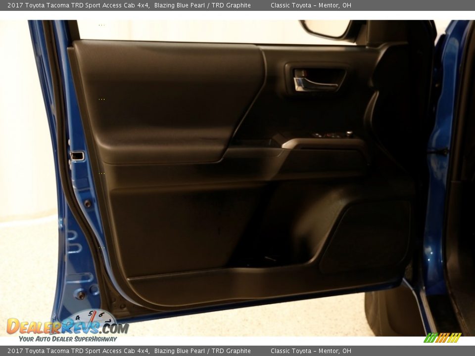 2017 Toyota Tacoma TRD Sport Access Cab 4x4 Blazing Blue Pearl / TRD Graphite Photo #5