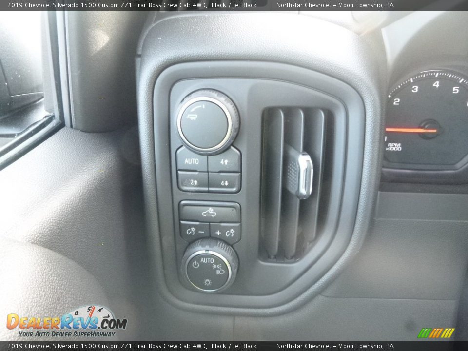 2019 Chevrolet Silverado 1500 Custom Z71 Trail Boss Crew Cab 4WD Black / Jet Black Photo #20