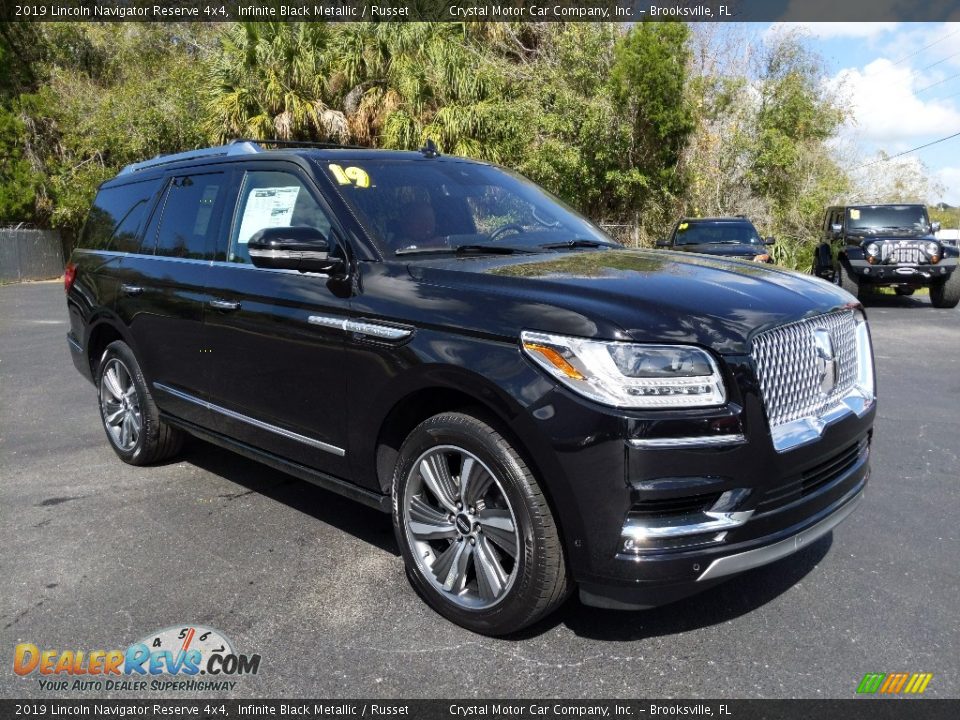 Front 3/4 View of 2019 Lincoln Navigator Reserve 4x4 Photo #4