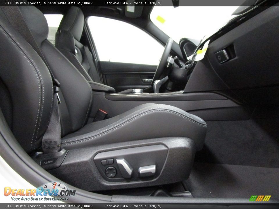 2018 BMW M3 Sedan Mineral White Metallic / Black Photo #17