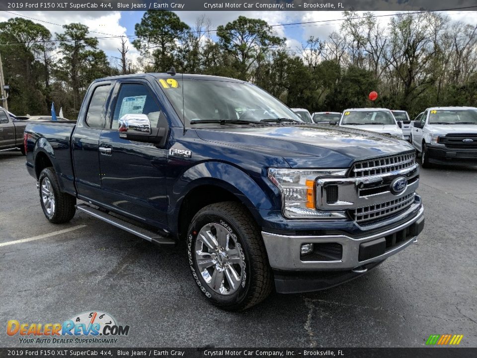 Front 3/4 View of 2019 Ford F150 XLT SuperCab 4x4 Photo #7