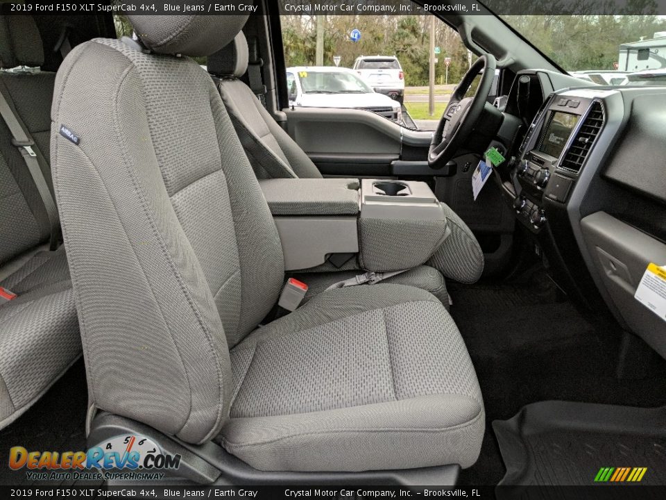 Front Seat of 2019 Ford F150 XLT SuperCab 4x4 Photo #12