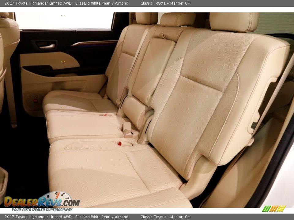 2017 Toyota Highlander Limited AWD Blizzard White Pearl / Almond Photo #18
