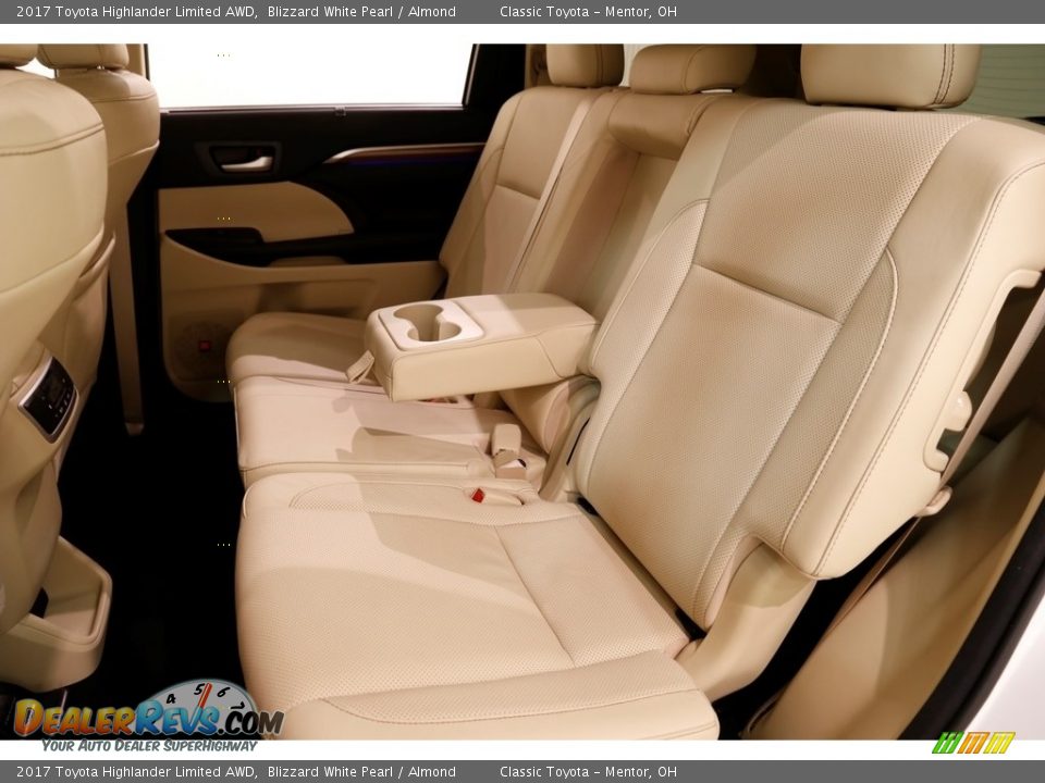 2017 Toyota Highlander Limited AWD Blizzard White Pearl / Almond Photo #19