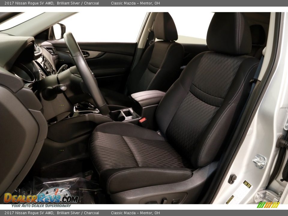 2017 Nissan Rogue SV AWD Brilliant Silver / Charcoal Photo #6