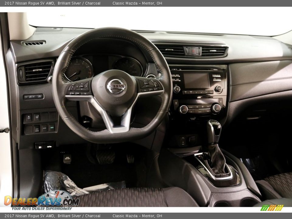 2017 Nissan Rogue SV AWD Brilliant Silver / Charcoal Photo #7
