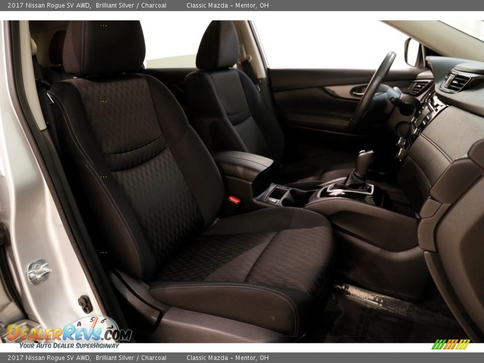 2017 Nissan Rogue SV AWD Brilliant Silver / Charcoal Photo #16