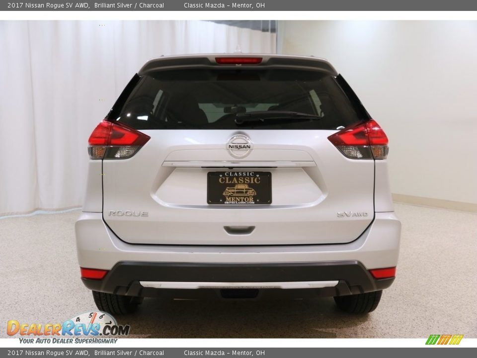 2017 Nissan Rogue SV AWD Brilliant Silver / Charcoal Photo #19