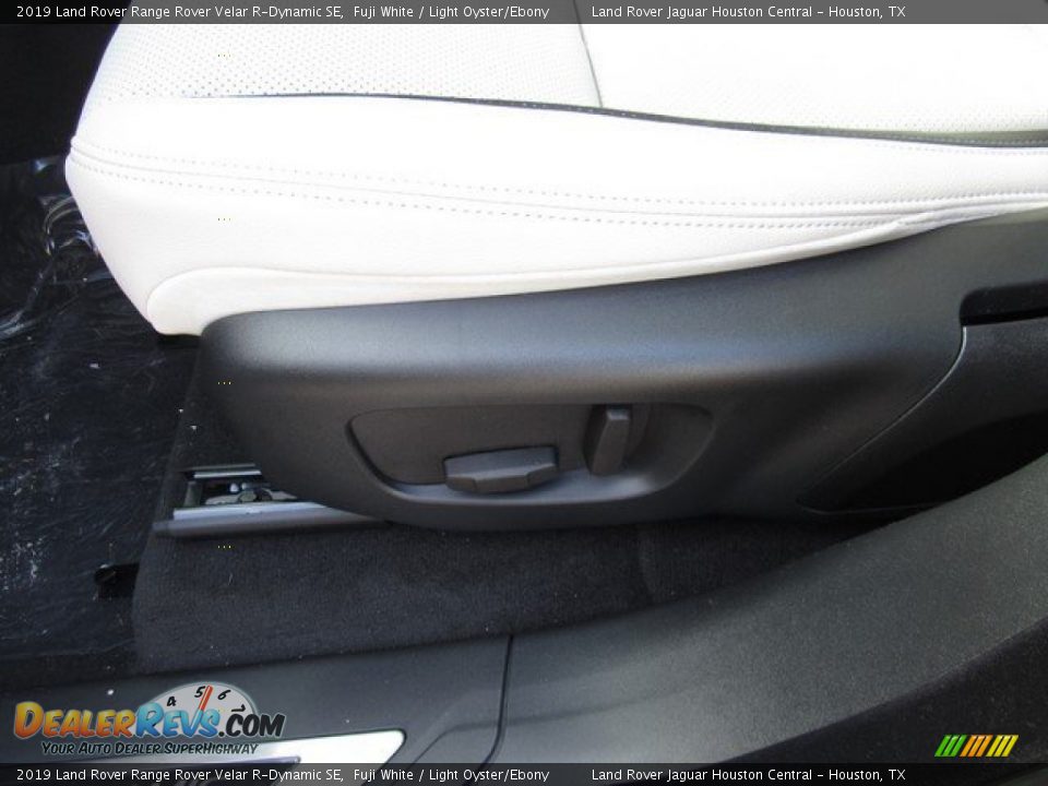 2019 Land Rover Range Rover Velar R-Dynamic SE Fuji White / Light Oyster/Ebony Photo #25