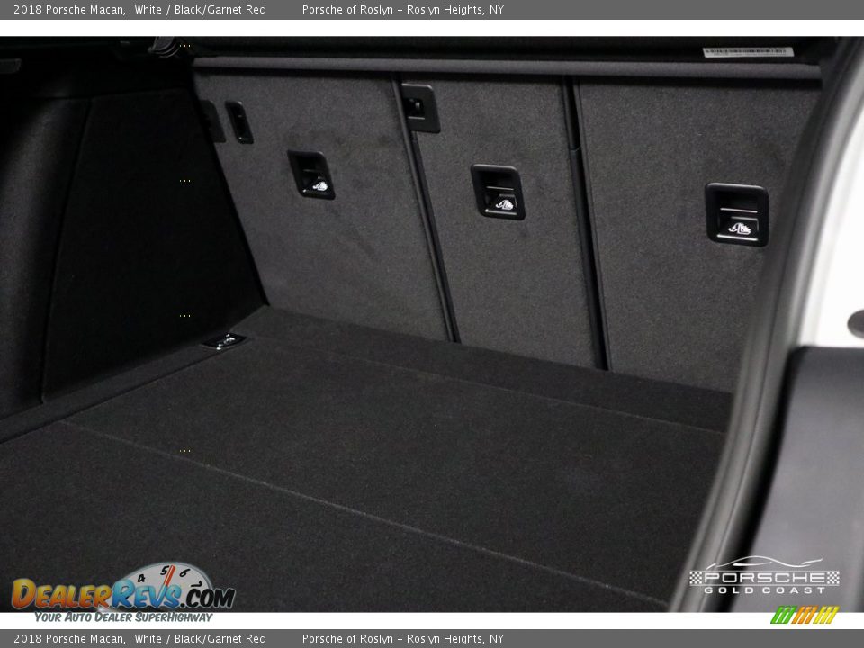 2018 Porsche Macan White / Black/Garnet Red Photo #10