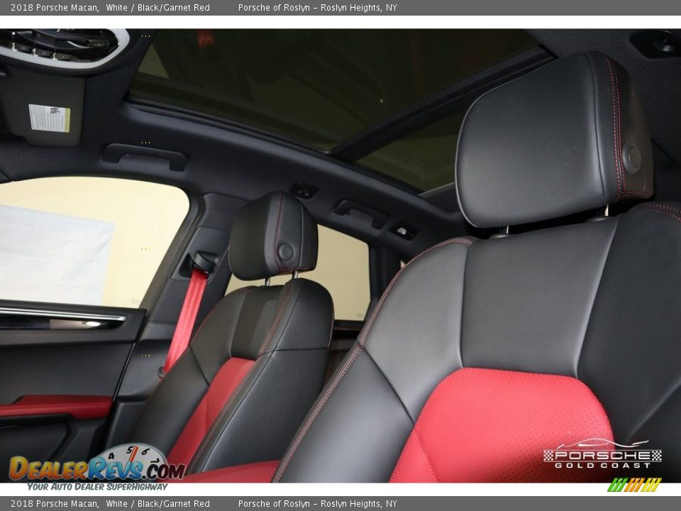 2018 Porsche Macan White / Black/Garnet Red Photo #16