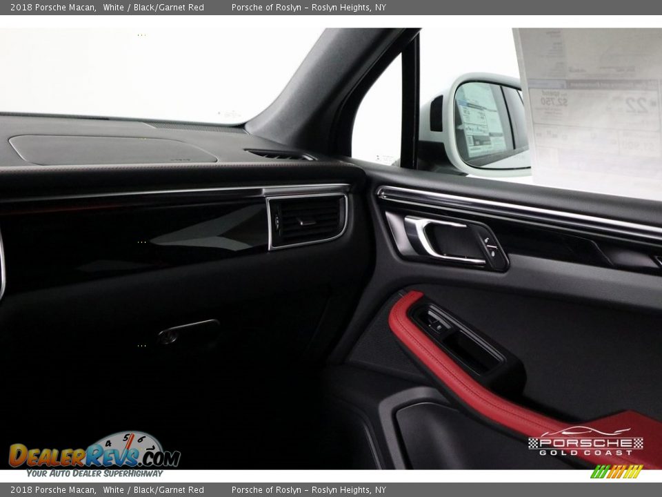 2018 Porsche Macan White / Black/Garnet Red Photo #19