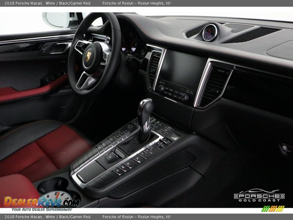 2018 Porsche Macan White / Black/Garnet Red Photo #26