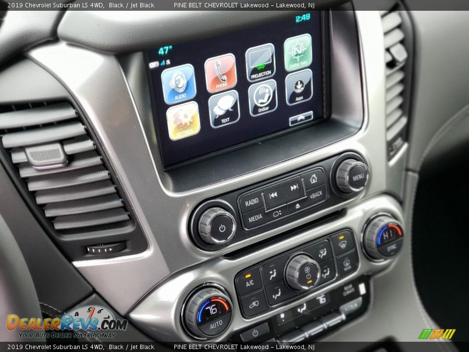 Controls of 2019 Chevrolet Suburban LS 4WD Photo #10