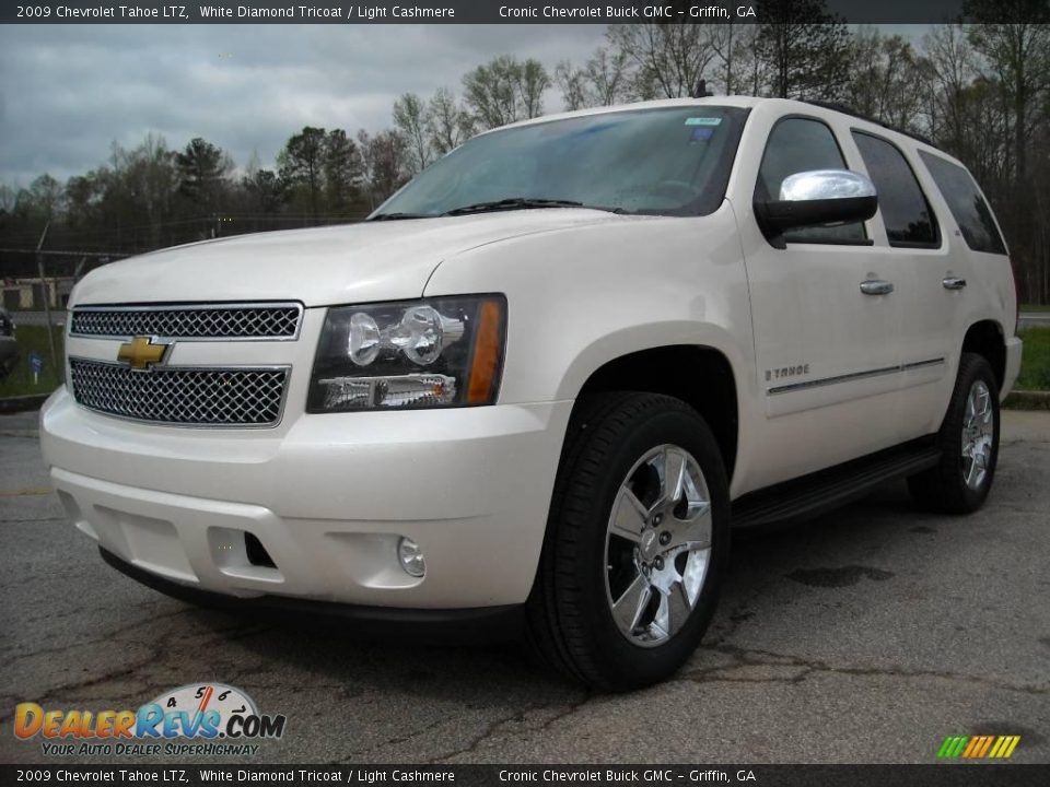 2009 Chevrolet Tahoe LTZ White Diamond Tricoat / Light Cashmere Photo #2