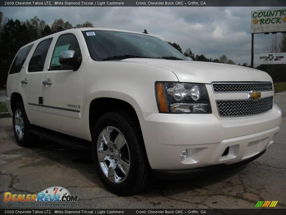 2009 Chevrolet Tahoe LTZ White Diamond Tricoat / Light Cashmere Photo #4