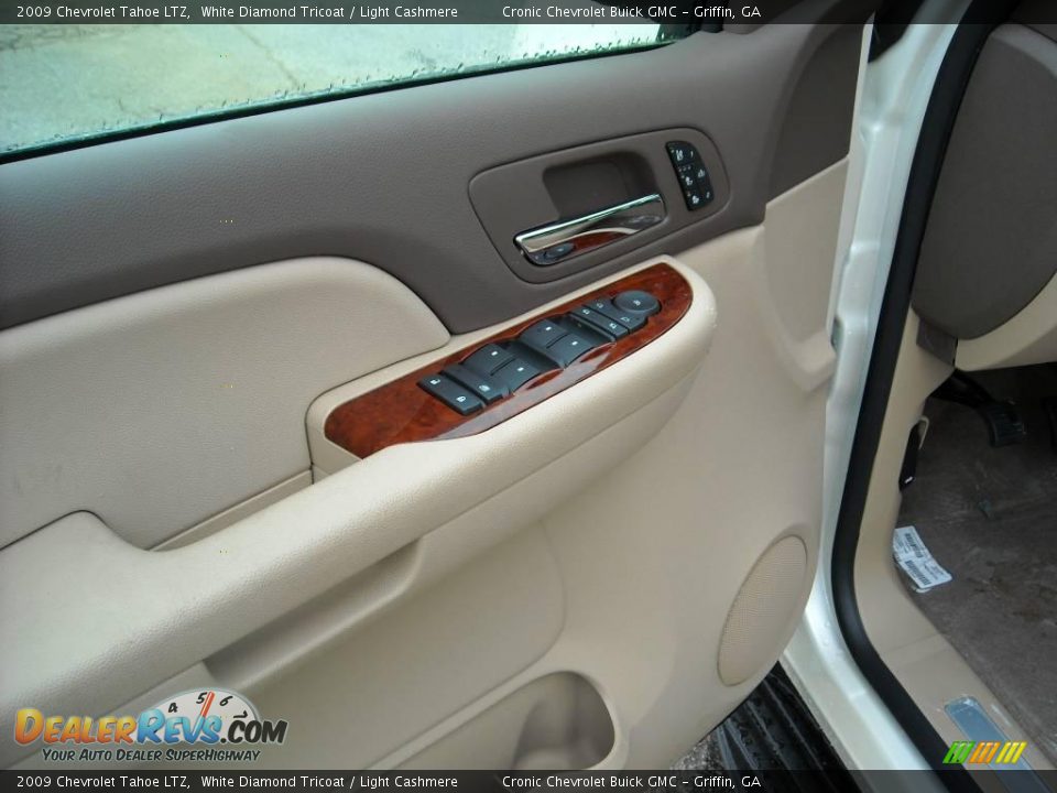 2009 Chevrolet Tahoe LTZ White Diamond Tricoat / Light Cashmere Photo #12