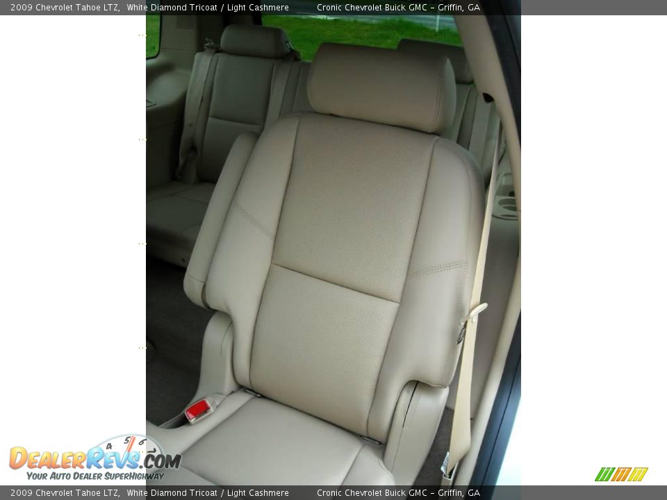 2009 Chevrolet Tahoe LTZ White Diamond Tricoat / Light Cashmere Photo #13