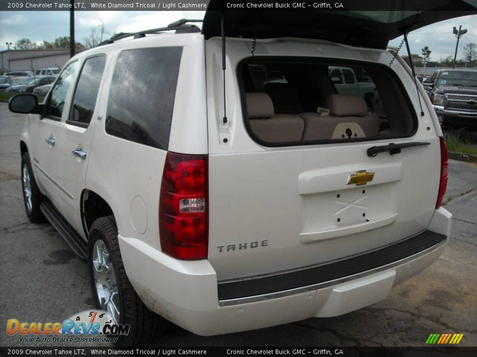 2009 Chevrolet Tahoe LTZ White Diamond Tricoat / Light Cashmere Photo #15