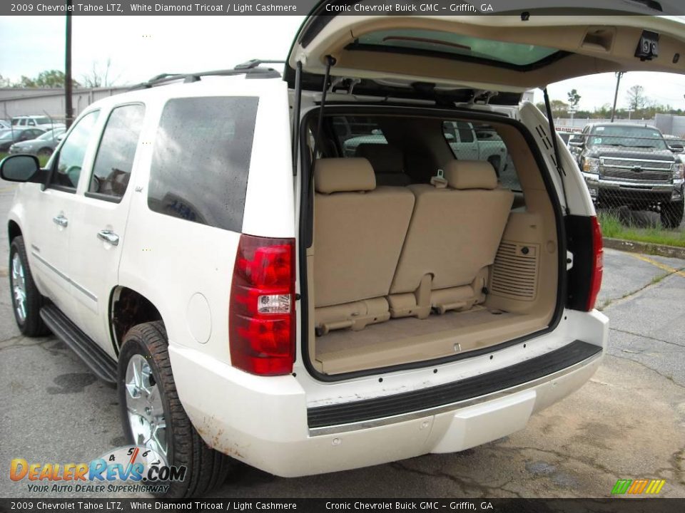 2009 Chevrolet Tahoe LTZ White Diamond Tricoat / Light Cashmere Photo #16