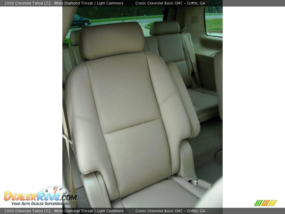 2009 Chevrolet Tahoe LTZ White Diamond Tricoat / Light Cashmere Photo #17