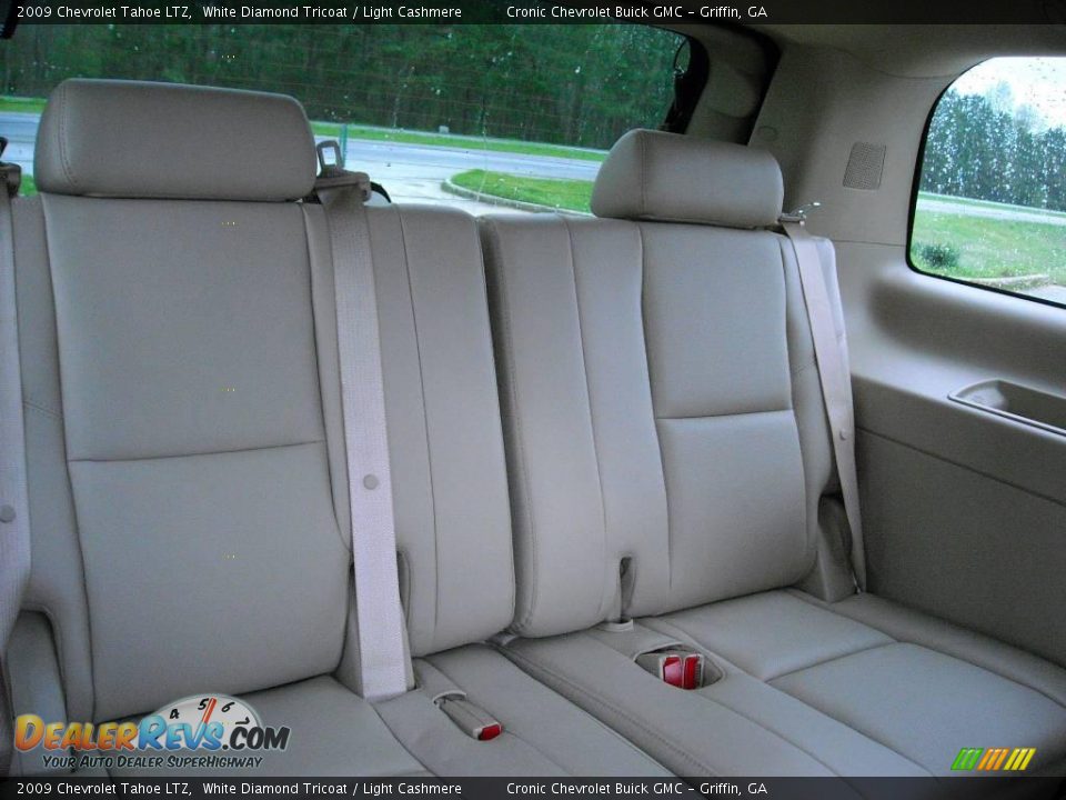 2009 Chevrolet Tahoe LTZ White Diamond Tricoat / Light Cashmere Photo #18