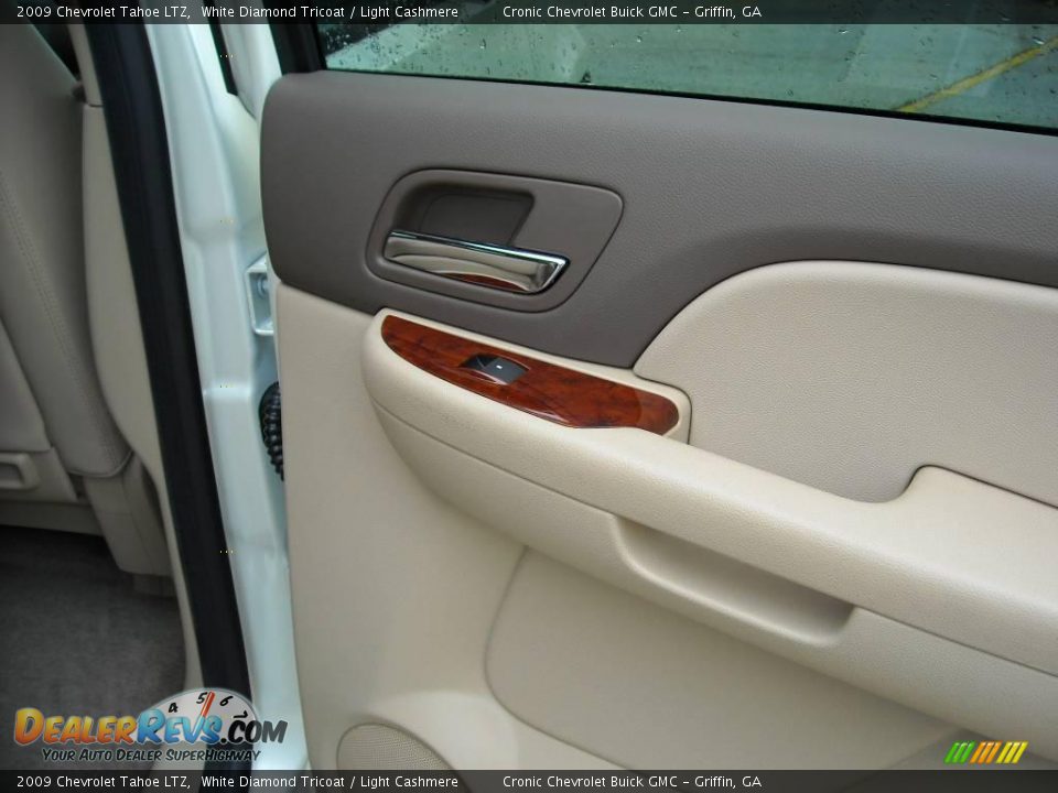 2009 Chevrolet Tahoe LTZ White Diamond Tricoat / Light Cashmere Photo #19