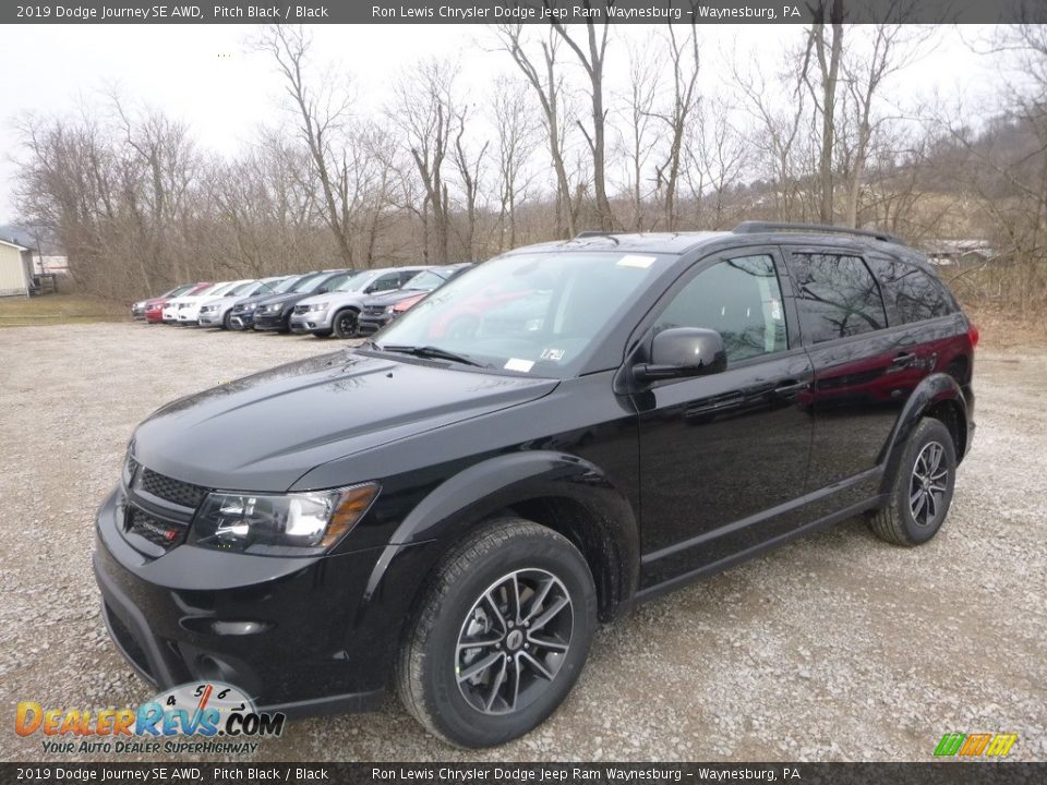 Front 3/4 View of 2019 Dodge Journey SE AWD Photo #1