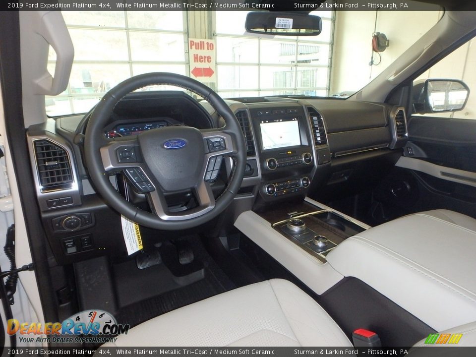 Front Seat of 2019 Ford Expedition Platinum 4x4 Photo #9
