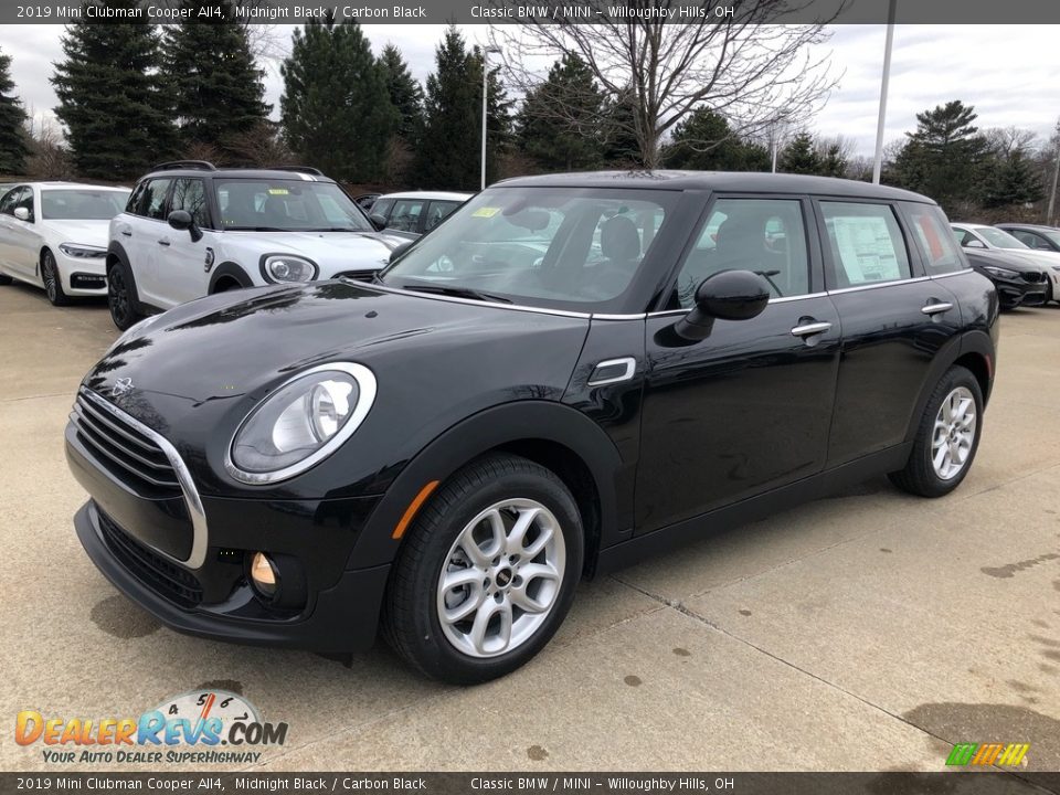 Front 3/4 View of 2019 Mini Clubman Cooper All4 Photo #4