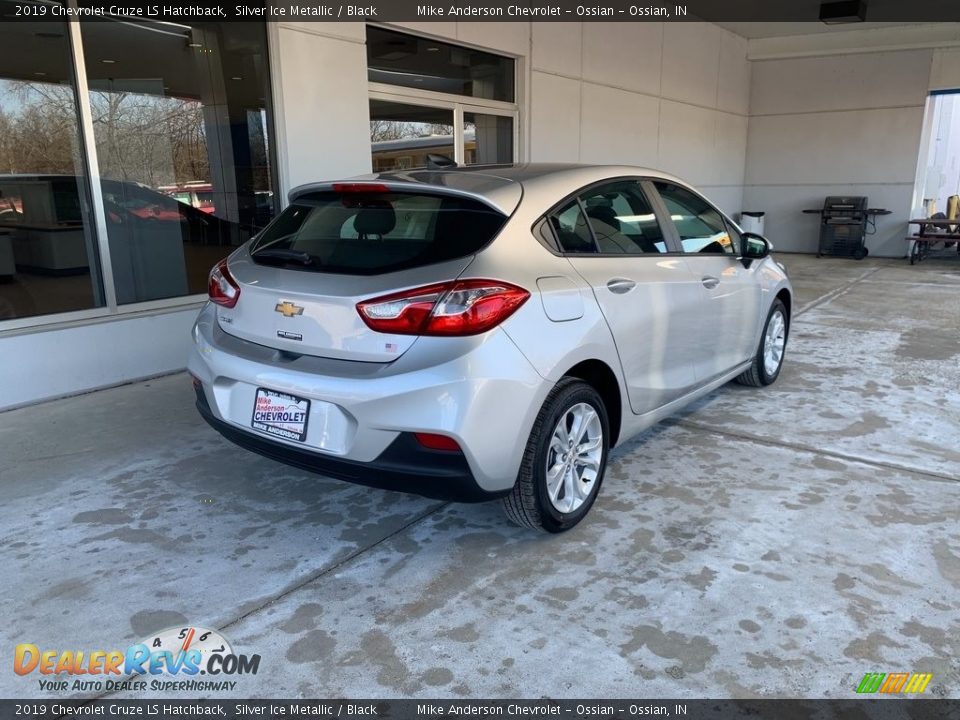 2019 Chevrolet Cruze LS Hatchback Silver Ice Metallic / Black Photo #5