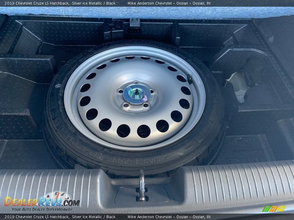 2019 Chevrolet Cruze LS Hatchback Silver Ice Metallic / Black Photo #7