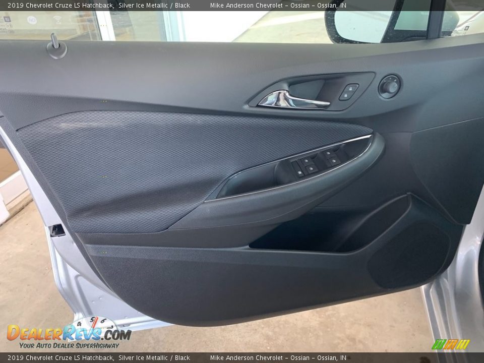 2019 Chevrolet Cruze LS Hatchback Silver Ice Metallic / Black Photo #9