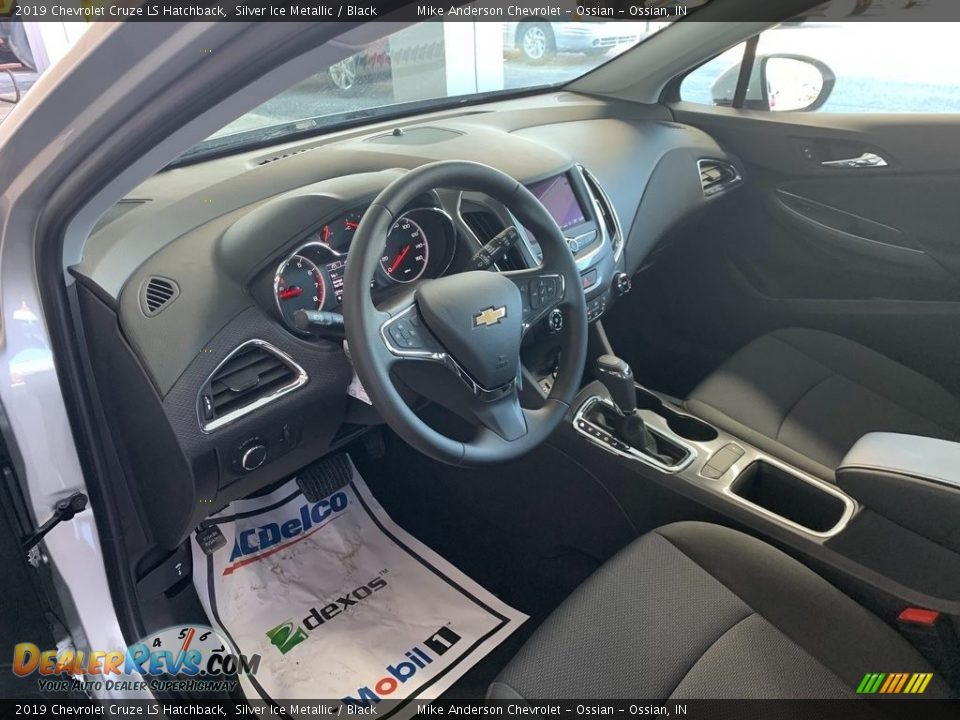 2019 Chevrolet Cruze LS Hatchback Silver Ice Metallic / Black Photo #10