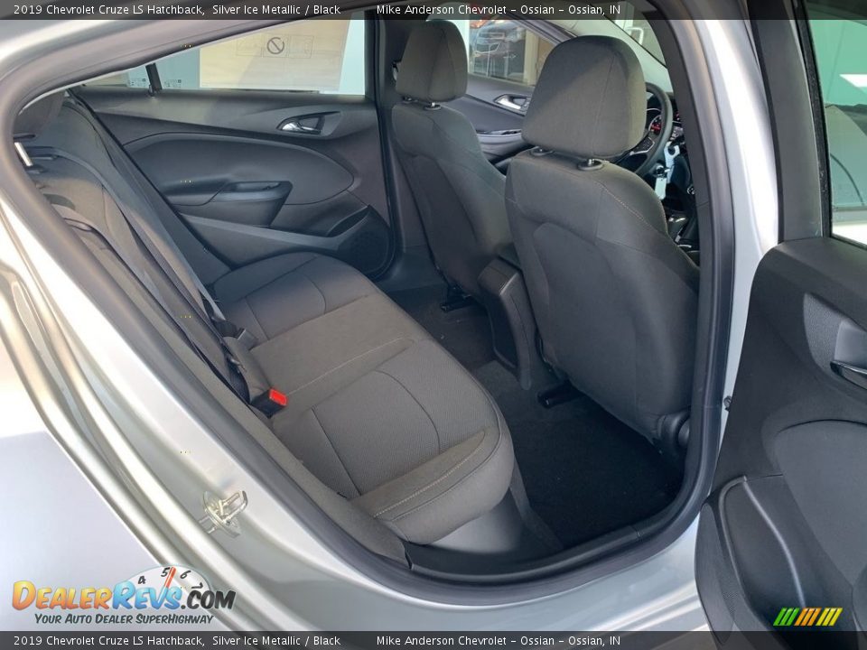 2019 Chevrolet Cruze LS Hatchback Silver Ice Metallic / Black Photo #14